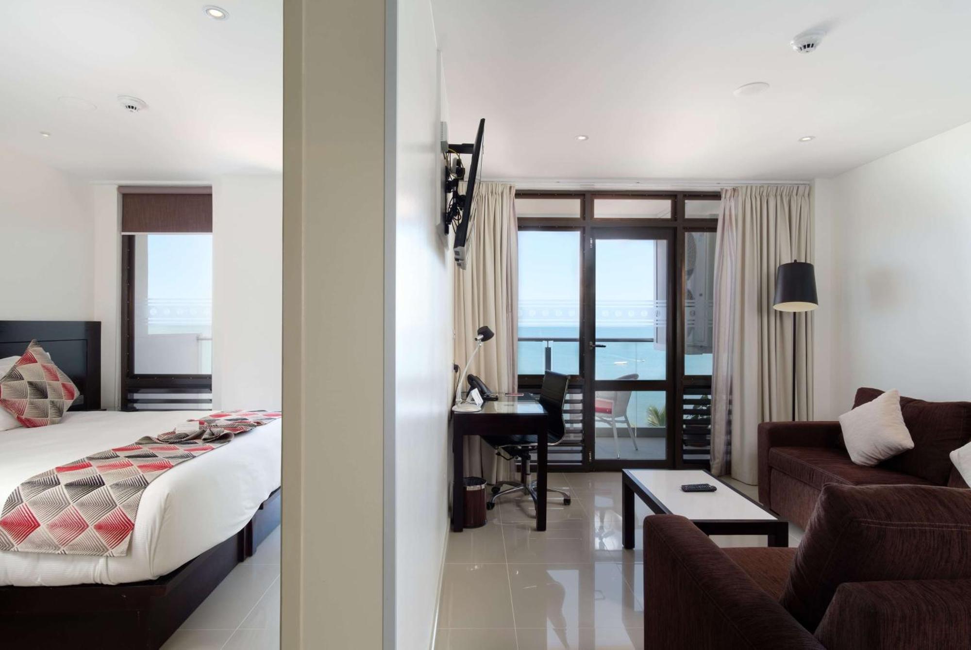 Ramada Suites By Wyndham Wailoaloa Beach Fiji Nadi Exteriér fotografie