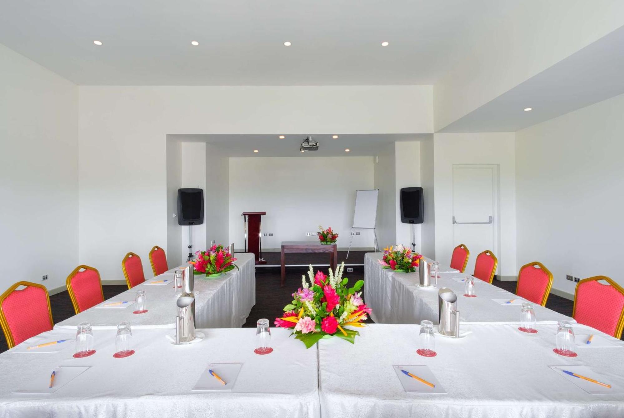 Ramada Suites By Wyndham Wailoaloa Beach Fiji Nadi Exteriér fotografie